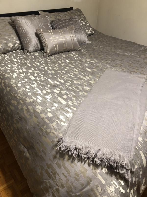 Comforter with pillow covers, 3 throw pillows, small throw blanket