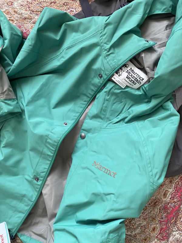 I ordered size medium(x2) But only received 1. Other than that, the jacket is nice. I’m 149 pounds. I ordered size medium., excellent for insulation it’s a rain jacket, but I also use it for working outside because I can have layers.