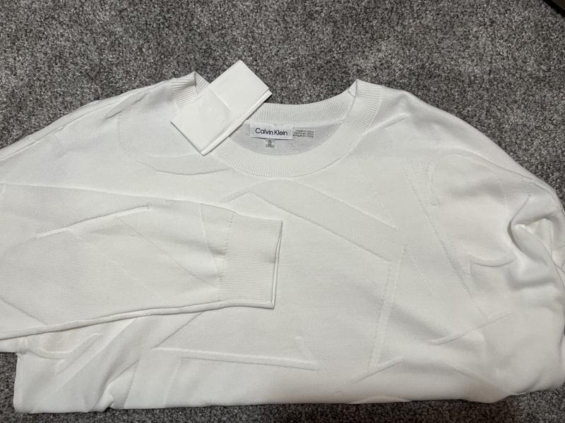 for reference neckline and wrist cuff.