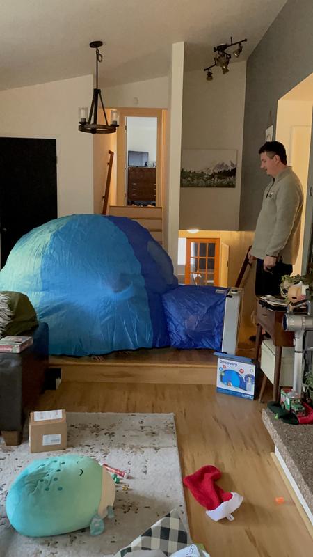 Small kids can stand inside, bigger kids (6+) have to sit