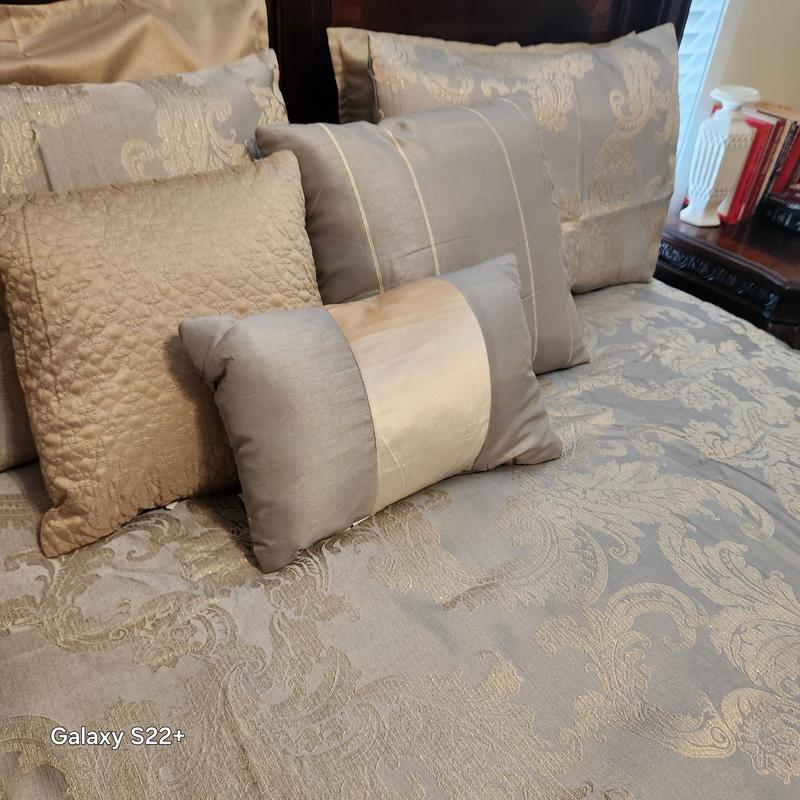 AWESOME !!! Very classy. Easy to pair with accessories already in bedroom