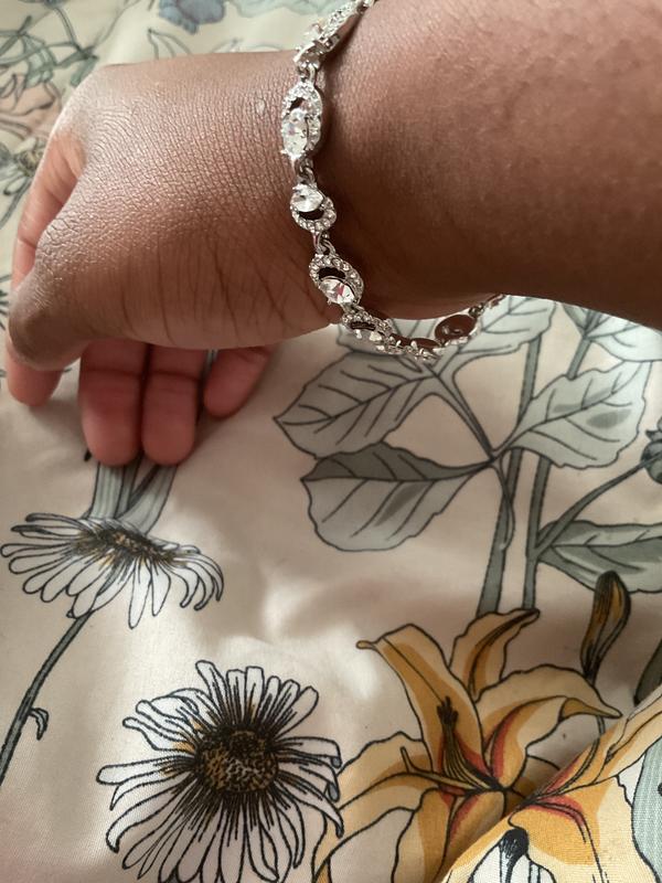 It’s only a little loose on me but if my wrist was any thicker it wouldn’t of had fit or would’ve been tight.