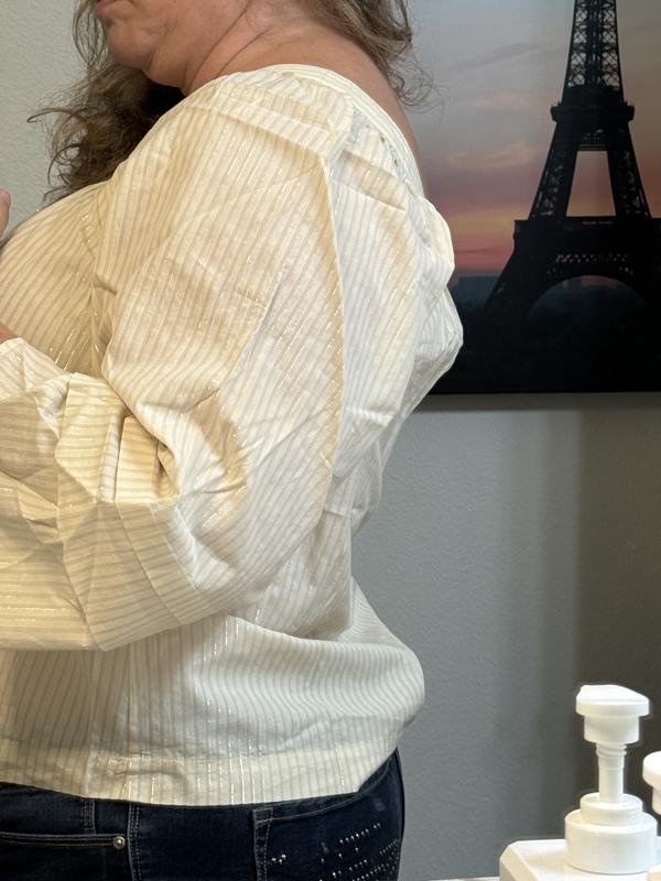 See the weird bulge across my upper back? That’s because of the way-too-small seam through the armpits.