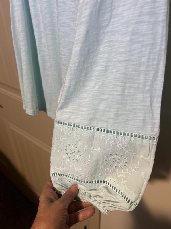 More aqua than blue.