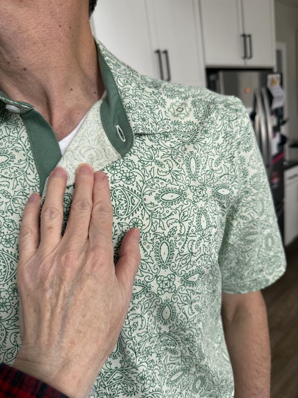 I like the solid green trim inside the collar.