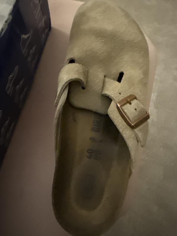 Totally worn and gross shoes. Resold at full price. Very disappointed