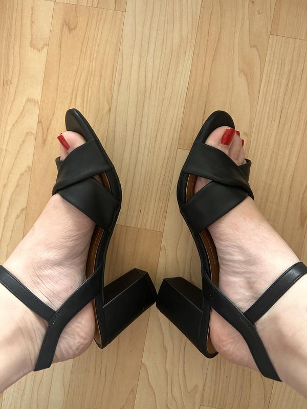 Customer carousel item 11.