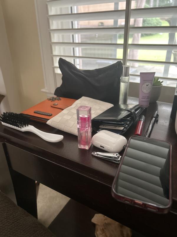 All the things I carry every day in the bag.