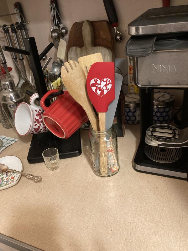 The spatula fits right in!!