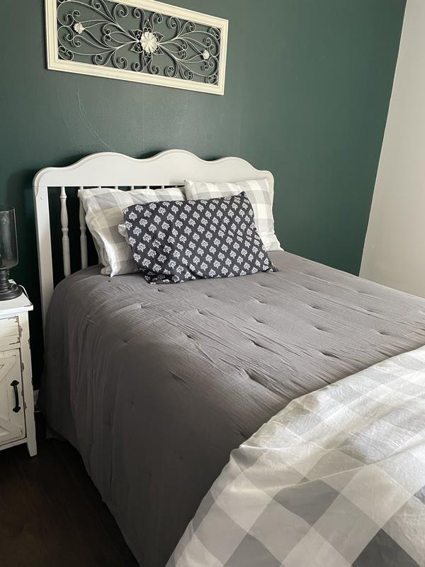 Looks beautiful on the bed