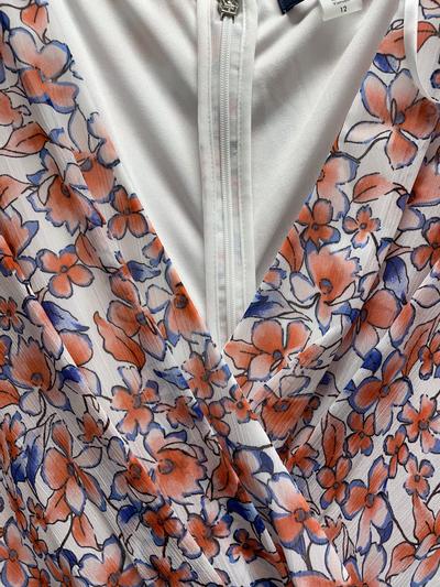 Here is the lining and zipper for this beautiful dress. I am impressed with the quality of both.