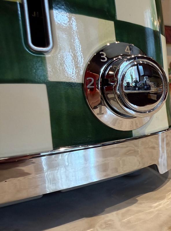 EMERALD CHECK 2-Slice Toaster at home