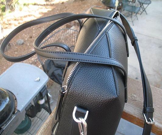 straps tend to get in the way of getting in purse