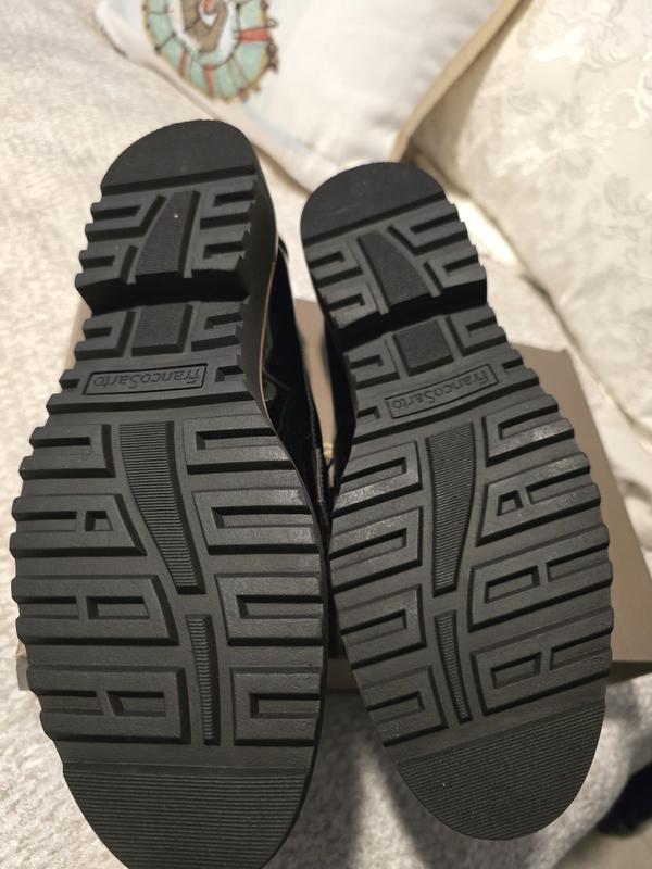 Cushioned bottoms to absorb the stress.