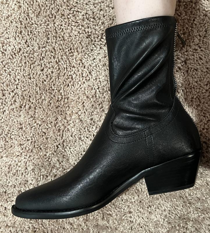 Photo from ReviewerBee