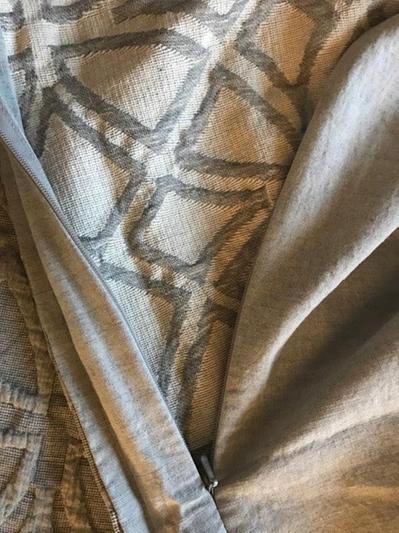 Side invisible zipper closure