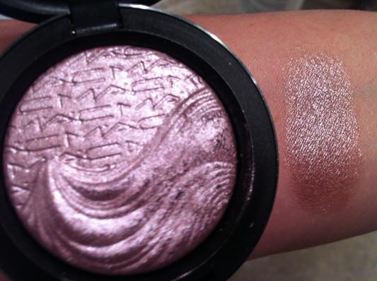 Swatch on lt olive skin (NW20)