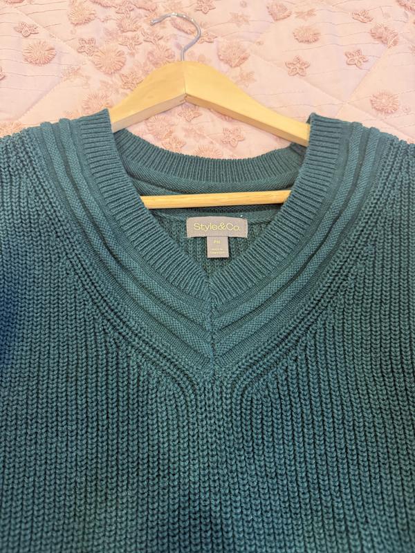 Detail of v neck shown