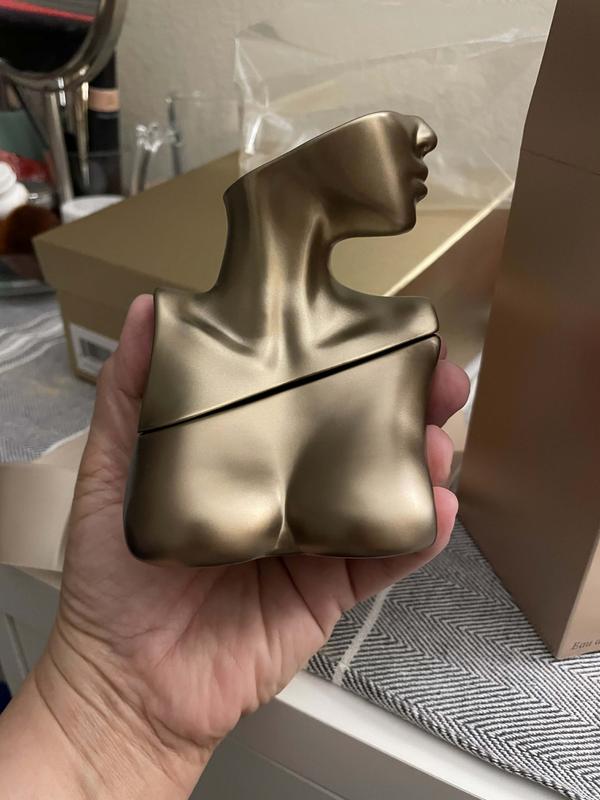 I love the scent and the bottle is a winner, I wish the juice projects stronger when wearing it. The Macy's stuff are very nice. I love shopping at Macy's southmall hayward
