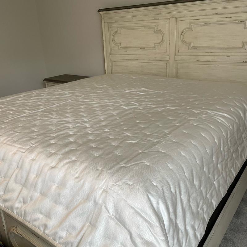 Coverlet in white