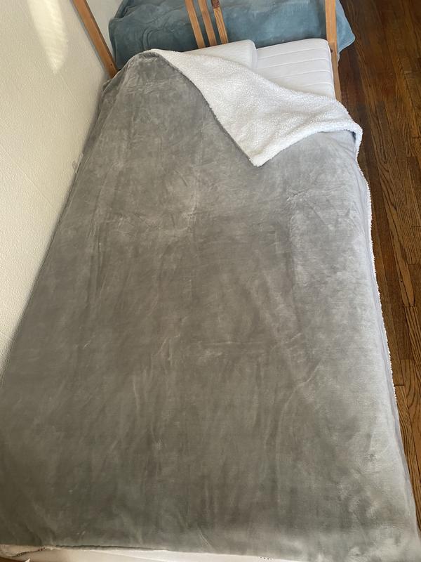 UGG Avery Reversible Throw 50 x 70 Bedding