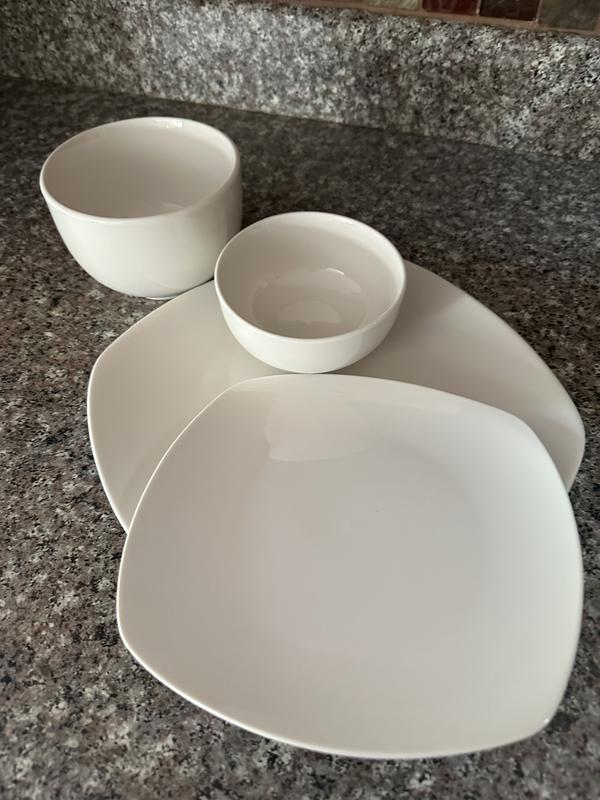 2 plates, 2 bowls set of 8