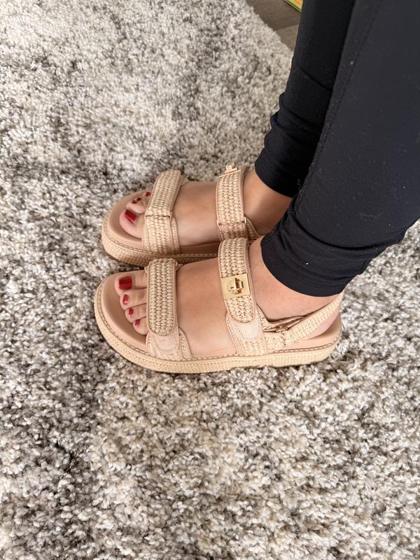 Steve Madden★Big Mona Raffia プラットフォームサンダル 厚底 Steve Madden BigMona Raffia Studded Turnlock Detail Platform