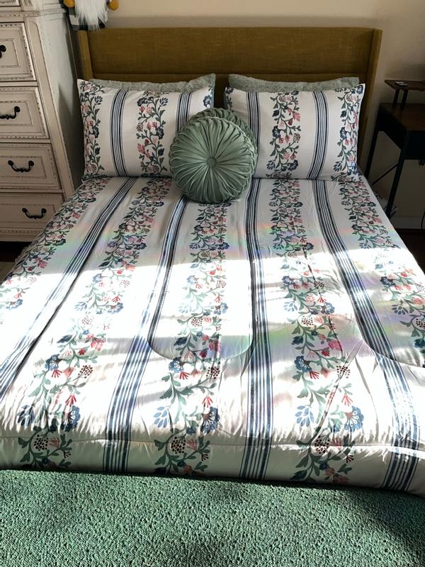 Customer carousel item 3.