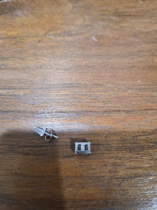 One post broke other post bent. Smh just having to take picture for the review has me upset. You'd think i'd purchased from TEMU! SMH.