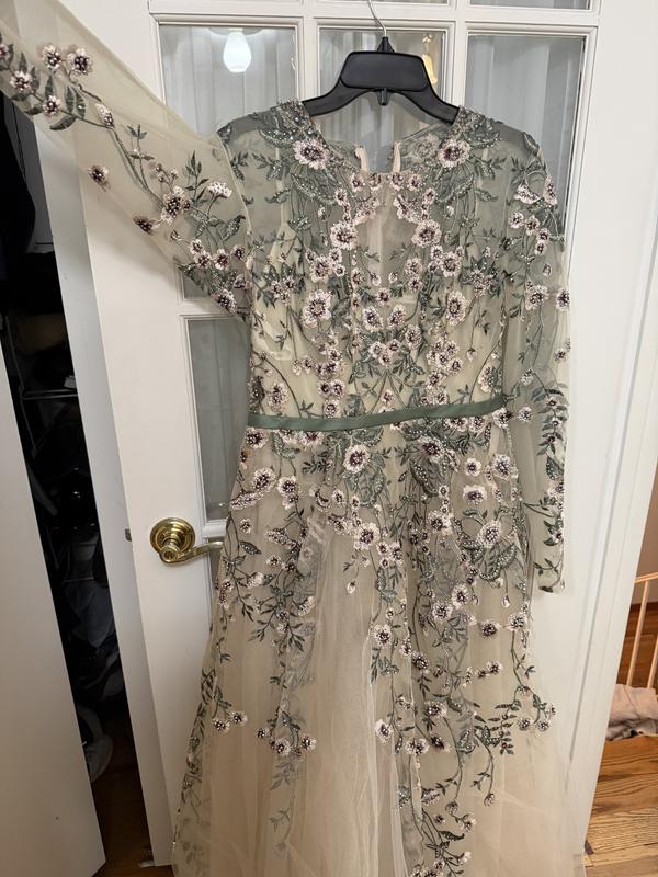 Beautiful gown with defective sleeve.