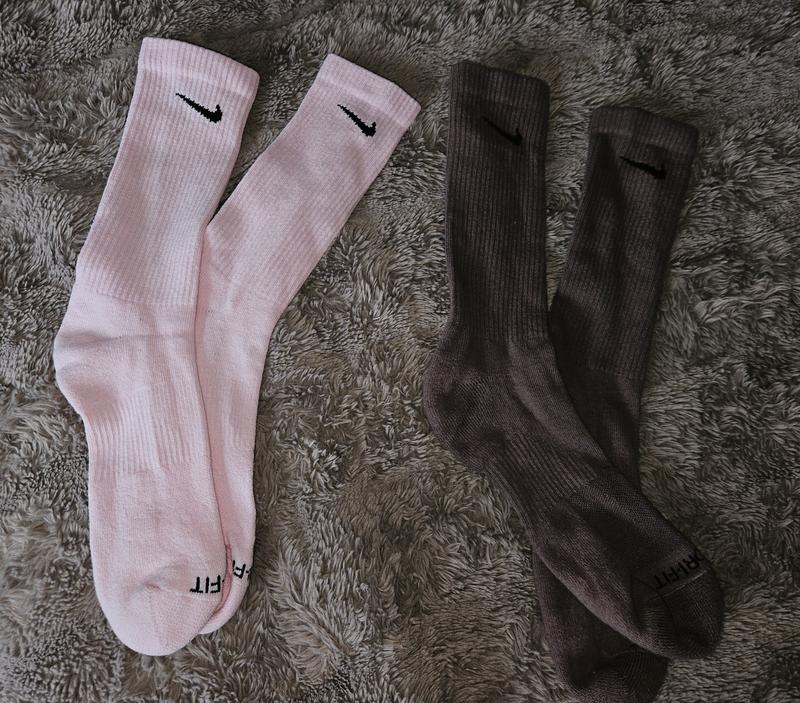 2 of the 3 socks in pic. Maroon socks already in wash.