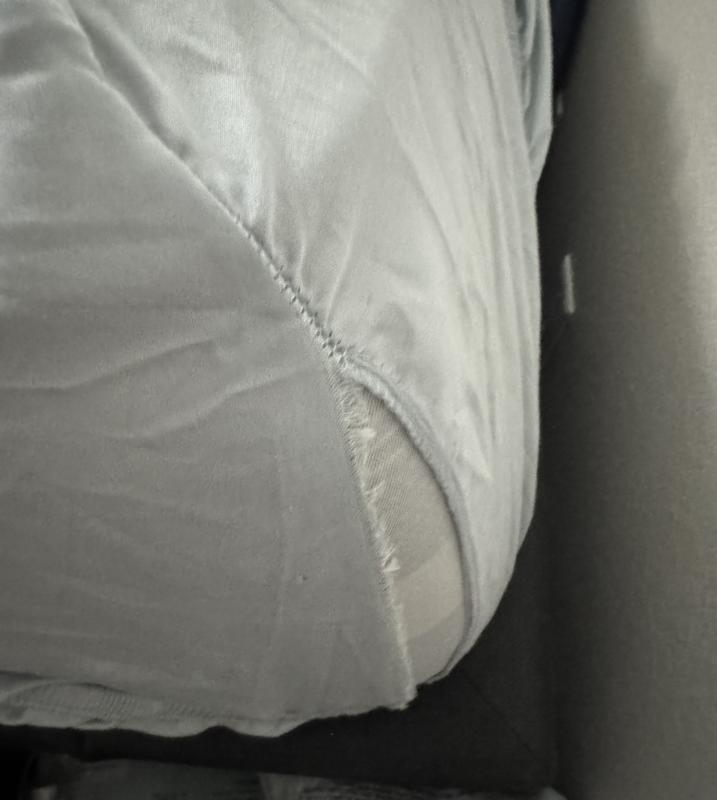 Ripped fitted sheet