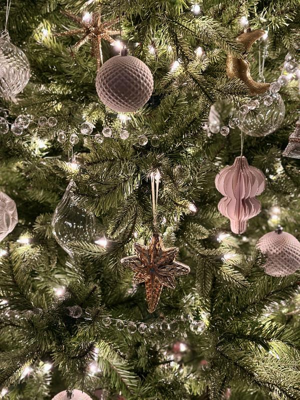 Photo doesn’t do it justice. Beautiful in person.