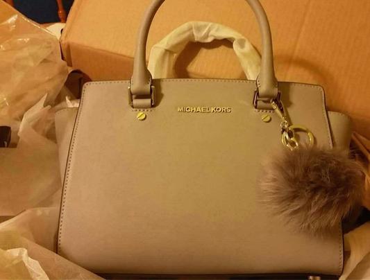 The color dove in medium with a lilac fur keychain.