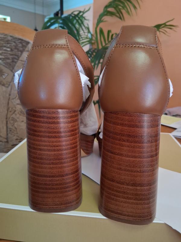 Customer carousel item 4.