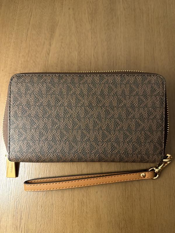 Customer carousel item 4.