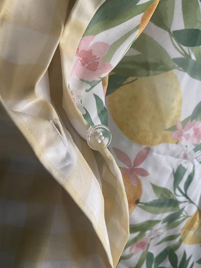 Well secured button for securing duvet