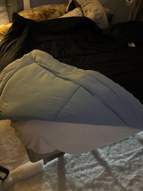 This is a king comforter on a queen bed.