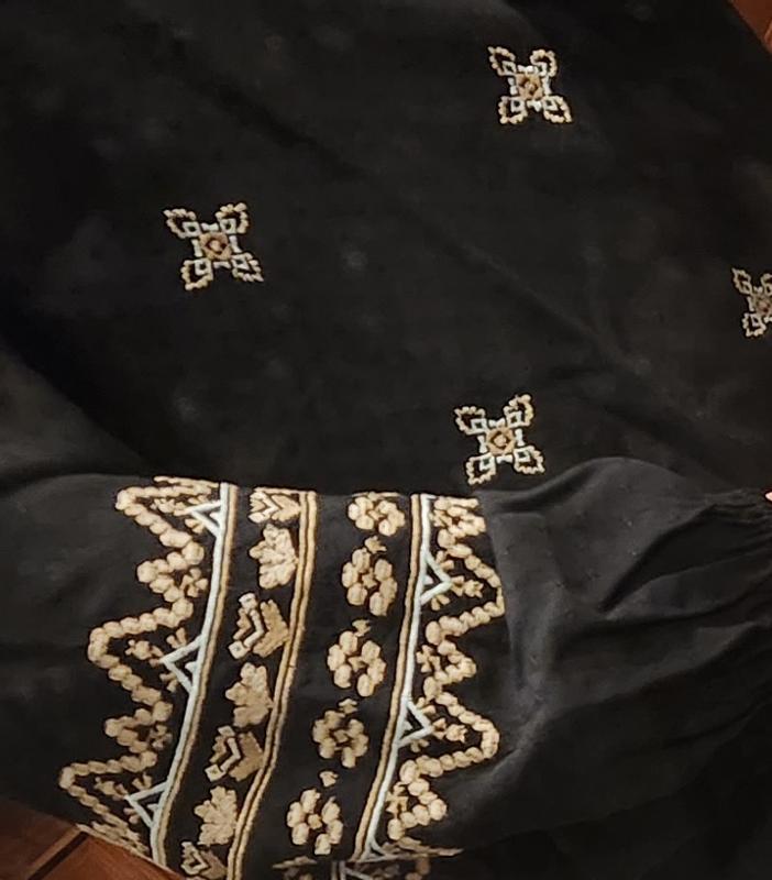 Close up of the sleeve detail.