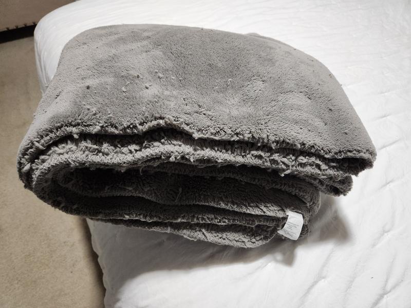 Saige Plush Throw, 50 x 70