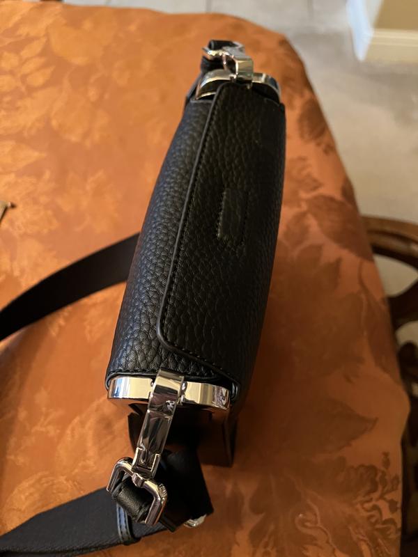 Top magnet closure of purse