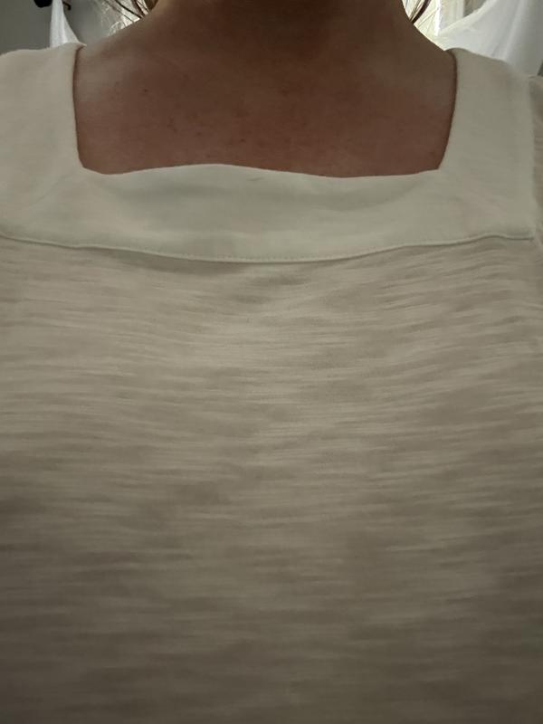 Neckline