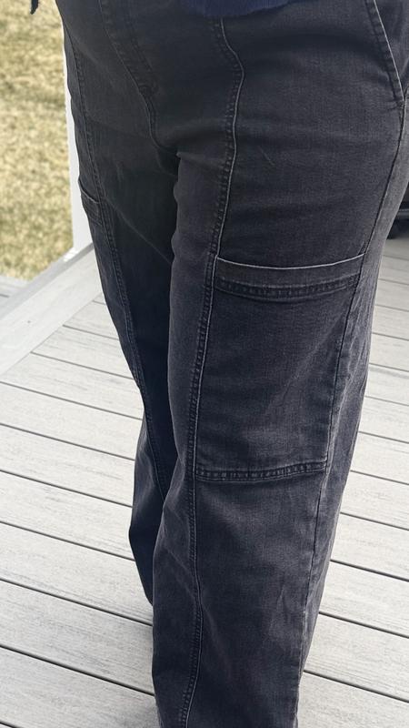 I absolutely love these High Rise Utility Pull-On Wide Leg pants in black rinse. They are super comfortable and perfect for all-day wear. The pull-on style with an adjustable drawstring makes them easy to tighten without any buttons digging.