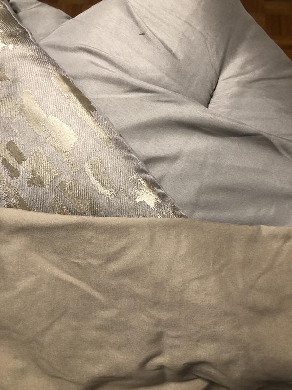 color of sheet and comforter (both sides. solid and print)