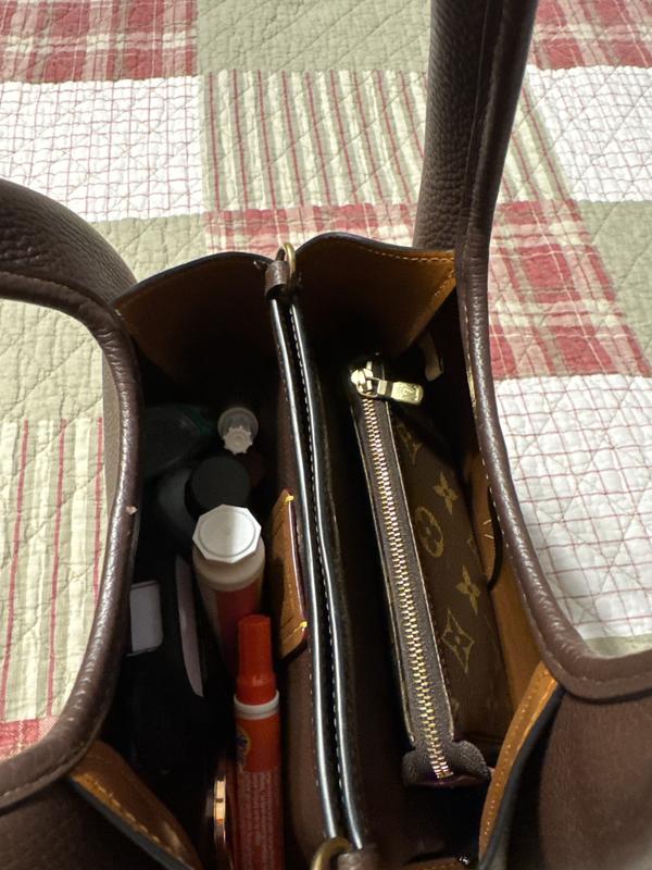 The 3 pockets inside hold a lot of items