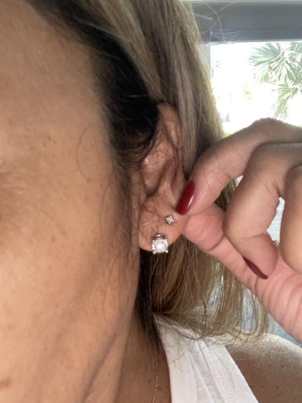 The first is 1 carat. The 2nd is the purchase of this review