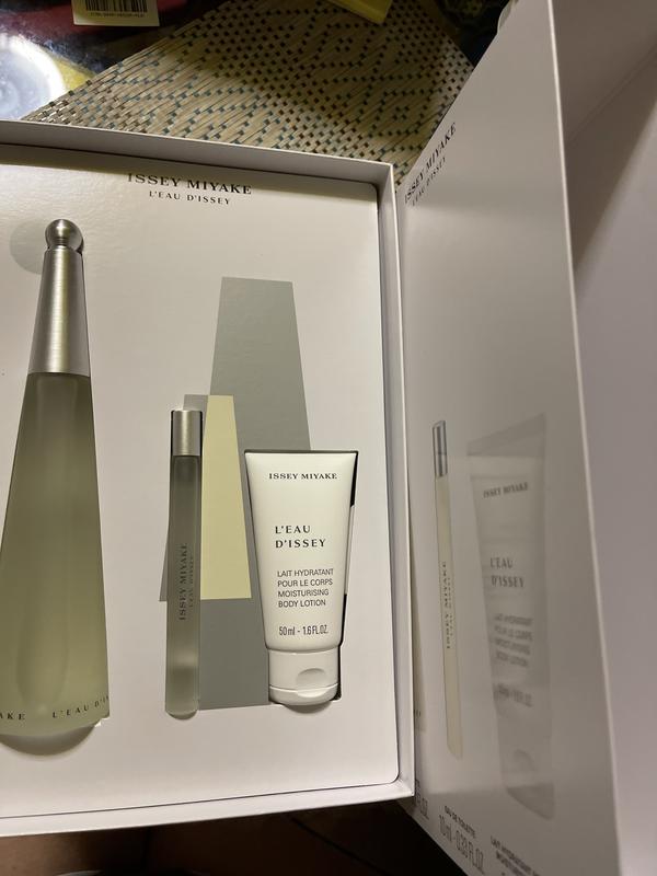 ISSEY MIYAKE L'Eau d'Issey 香水他3点セット Issey Miyake L'Eau d'Issey Eau de Toilette 3-Piece Gift Set