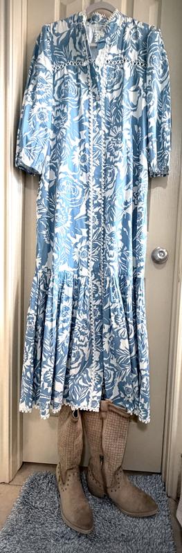 Bought boots for this dress, it’s perfect, even in spring or fall.