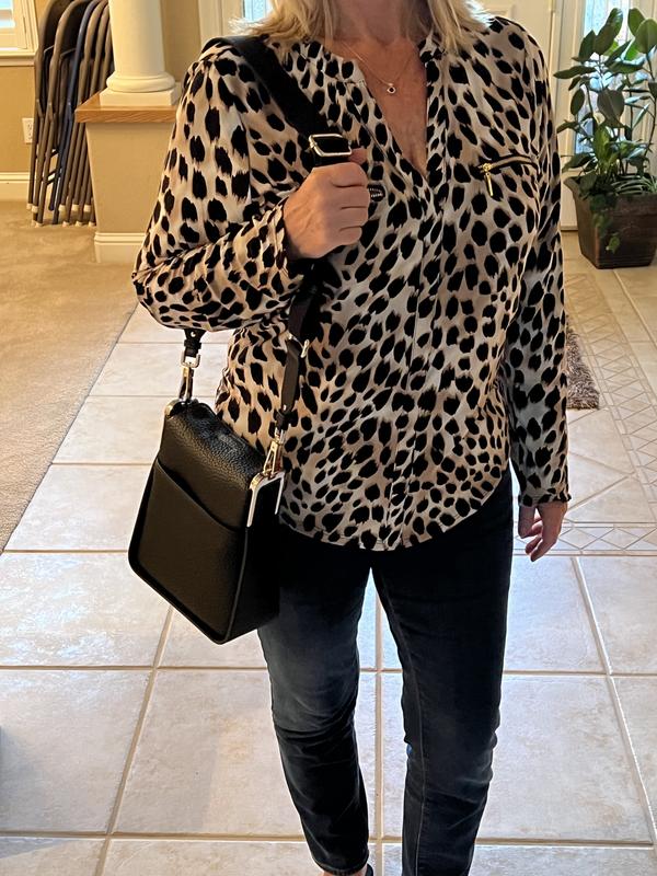 On shoulder look with large pocket