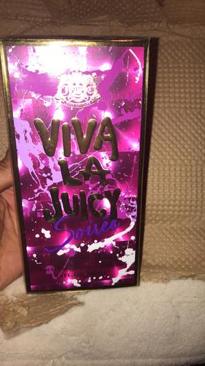 Beautfil box that the perfume comes in